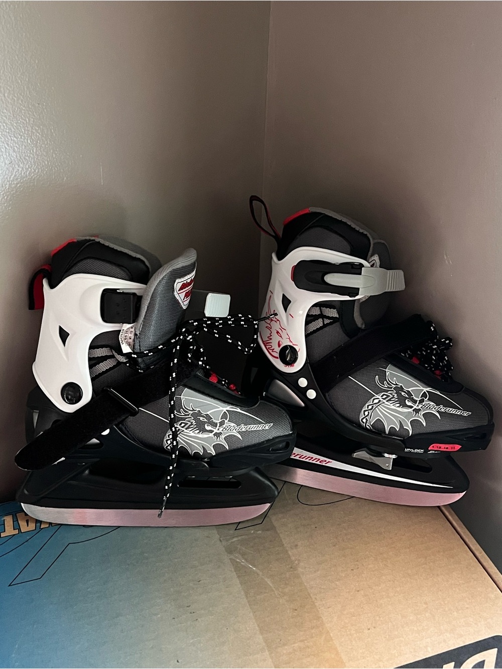 Kids Black and White Adjustable Ice Skates youth 11-1 size with orinigal box